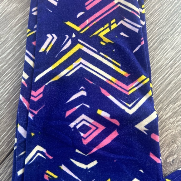 LulaRoe leggings OS - LuLa is known for their butter soft leggings!! - Picture 2 of 3